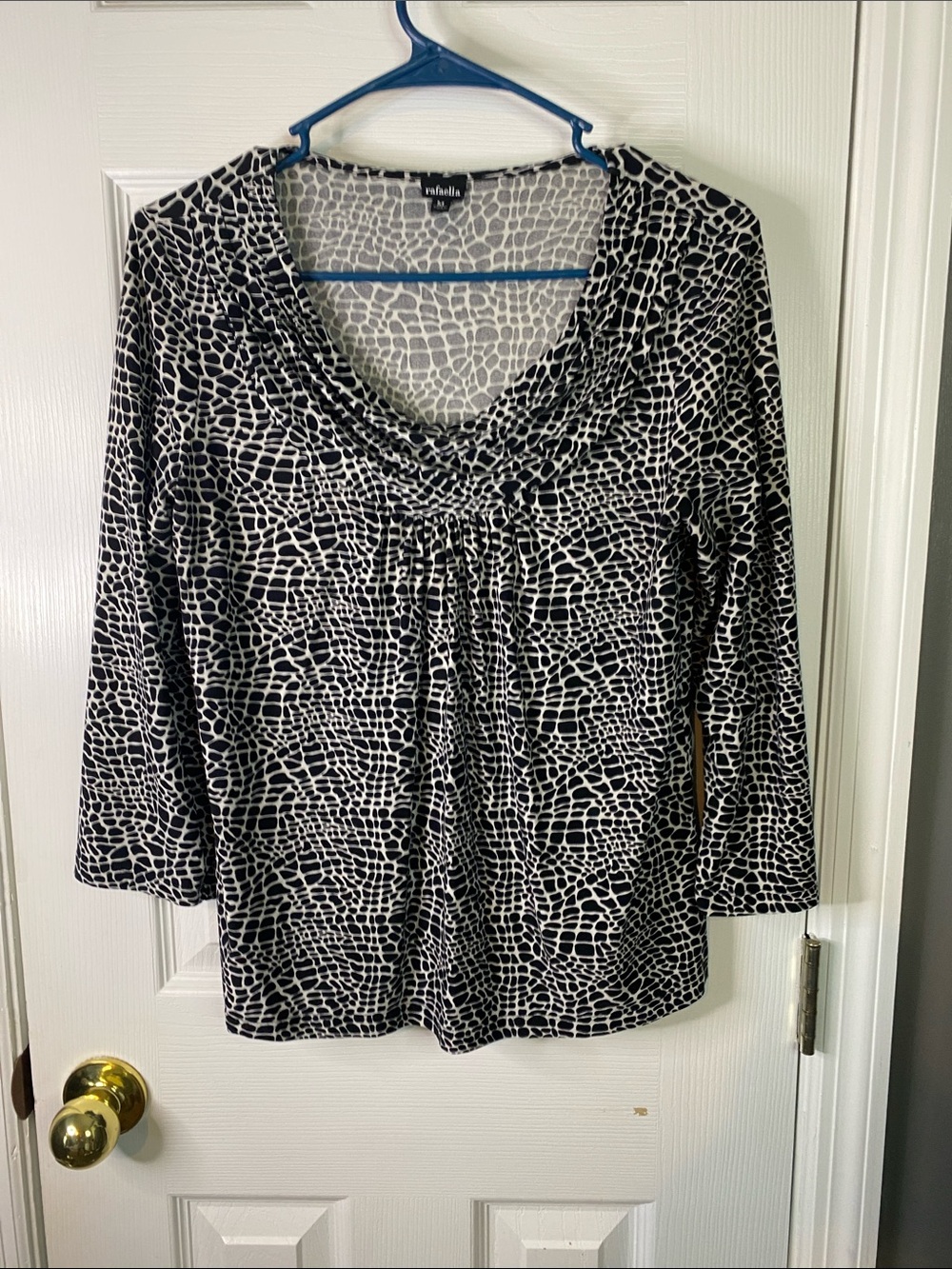 Rafaella Black & White Patterned Scoop Neck Long Sleeve Top Size Medium.